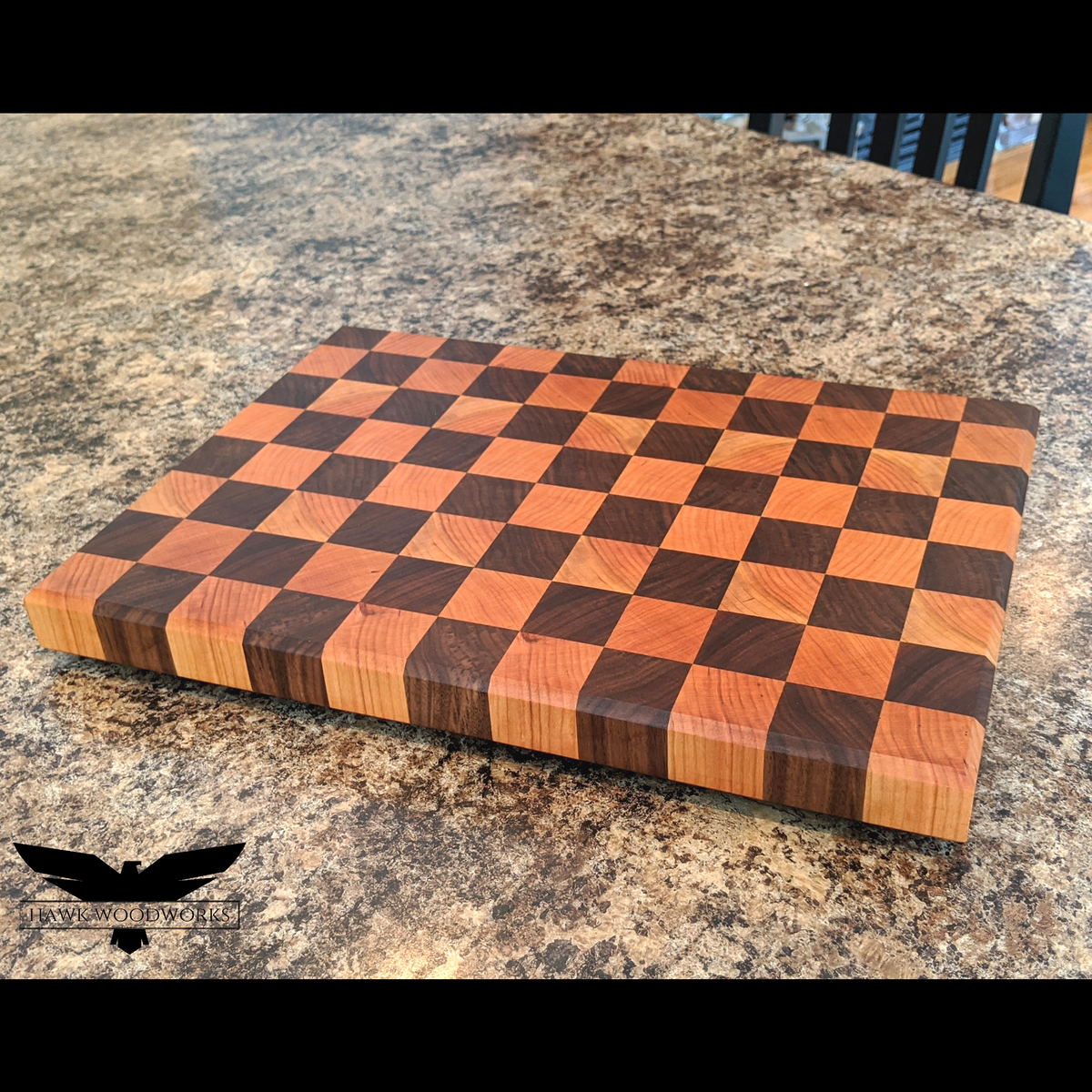  Handmade Hardwood Checker End grain cutting board : Home &  Kitchen